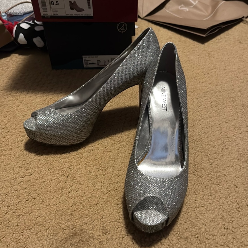 Nine West Silver Sparkle peep toe pumps size 8